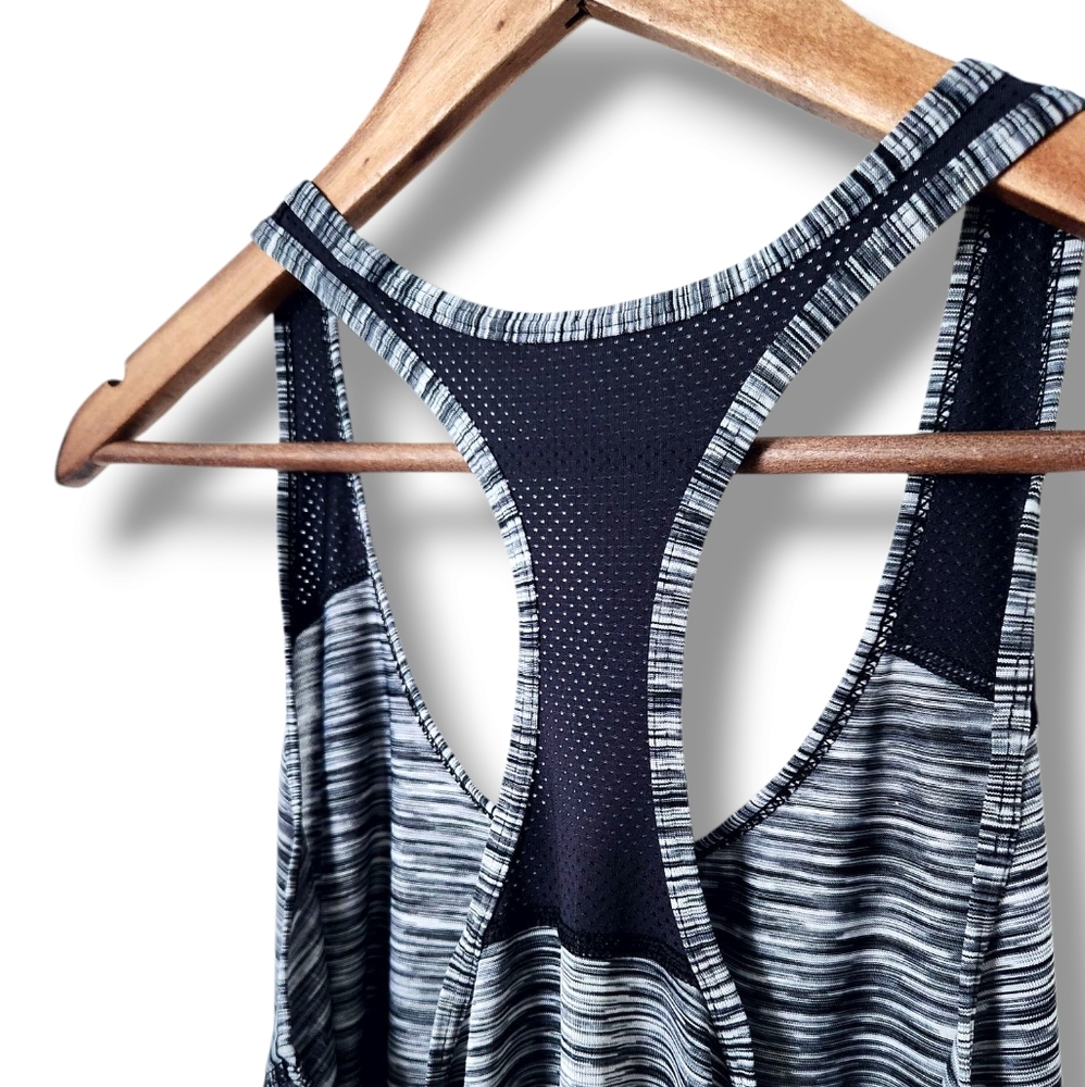 Xersion Slim Fit Racer Back Static Black & White Tank Top | Large - Picture 5 of 8